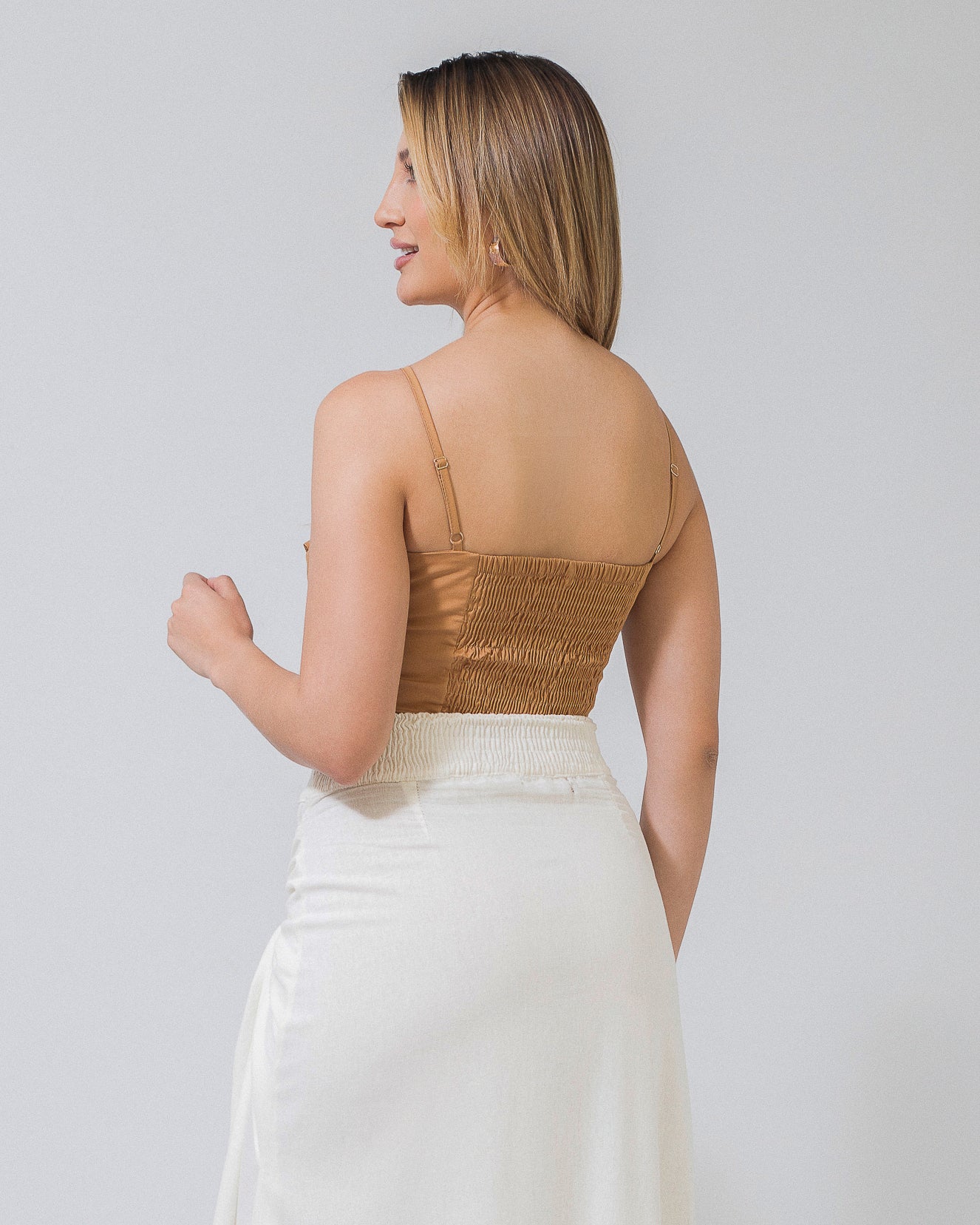 Blusa corta - Blusa con flor 3D - Blusa con tiras en V - Outfit formal - Outfits para salir
