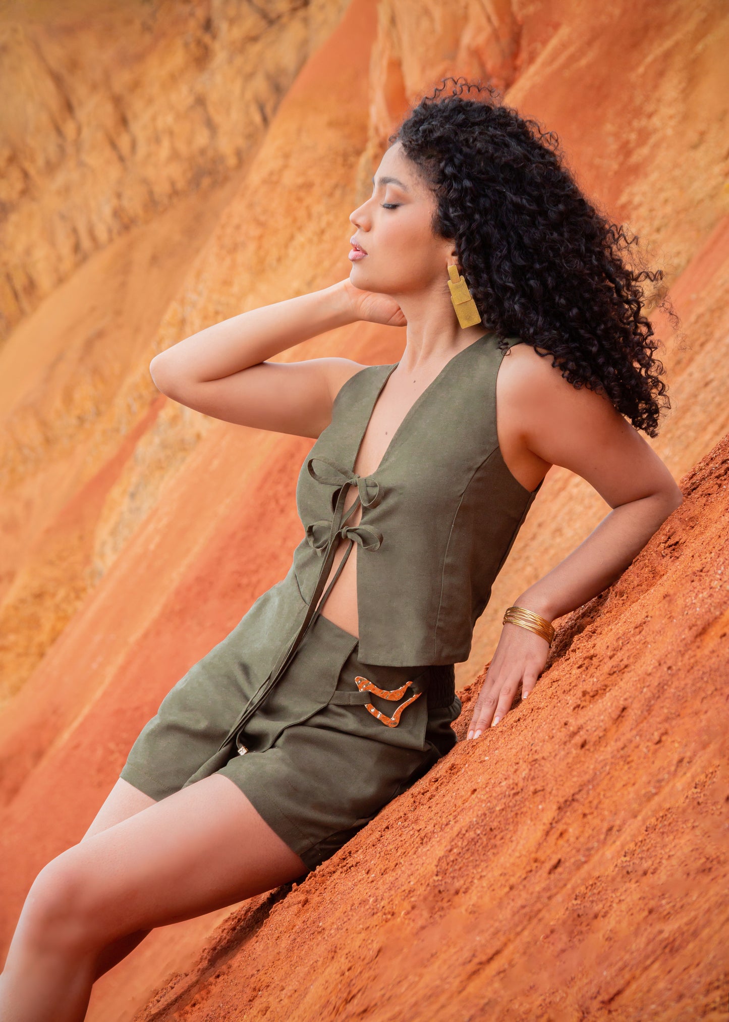 Conjunto short con chaleco - Outfit juvenil - Conjuntos short - Set short - Outfits con herrajes - Outfits para la playa - Ropa para viajar - Conjuntos para la playa