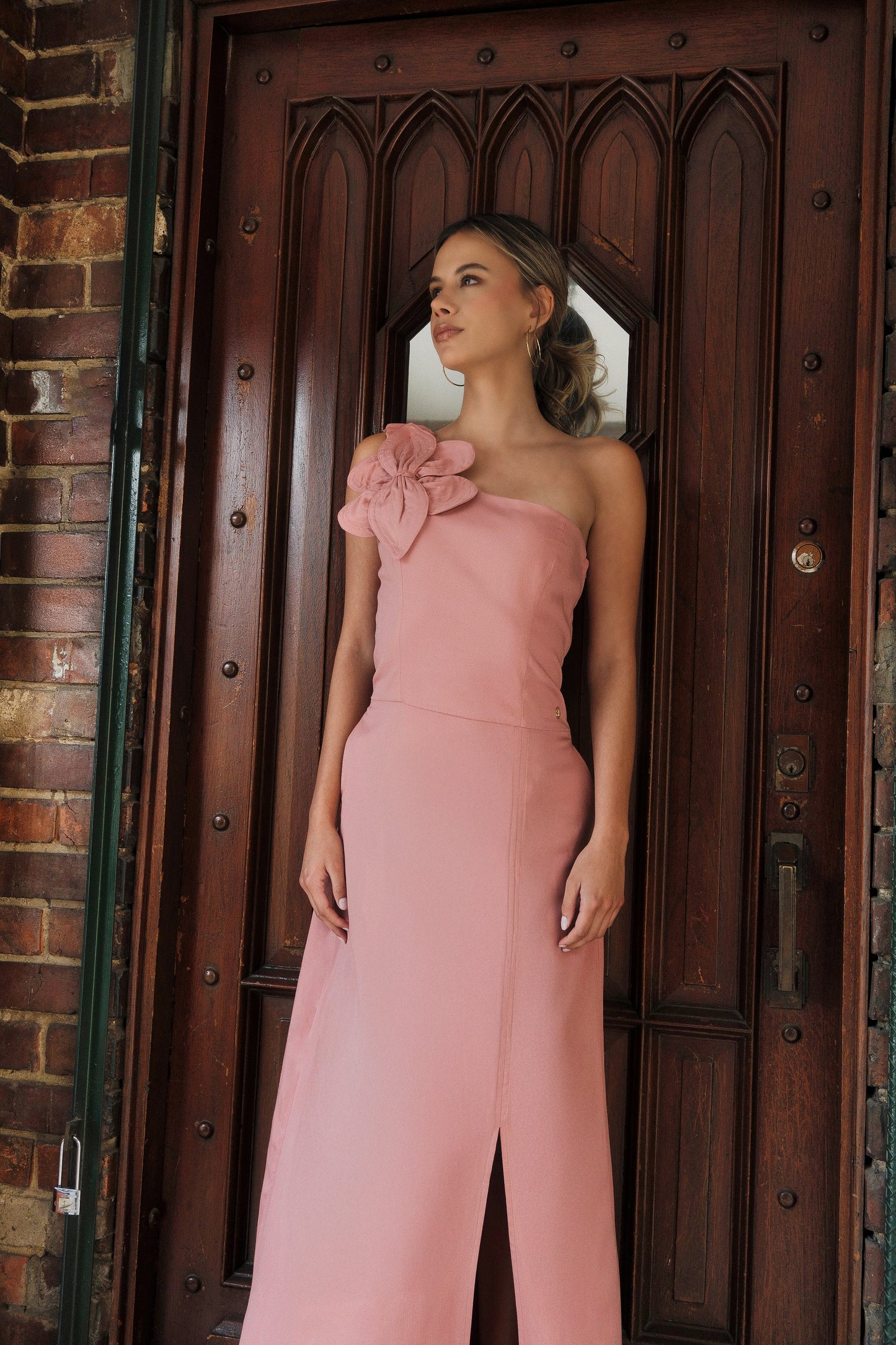 Vestido largo para ocasiones especiales como matrimonios, bautizos, cenas, cumpleaños, reuniones, grados y cotidianidad.  