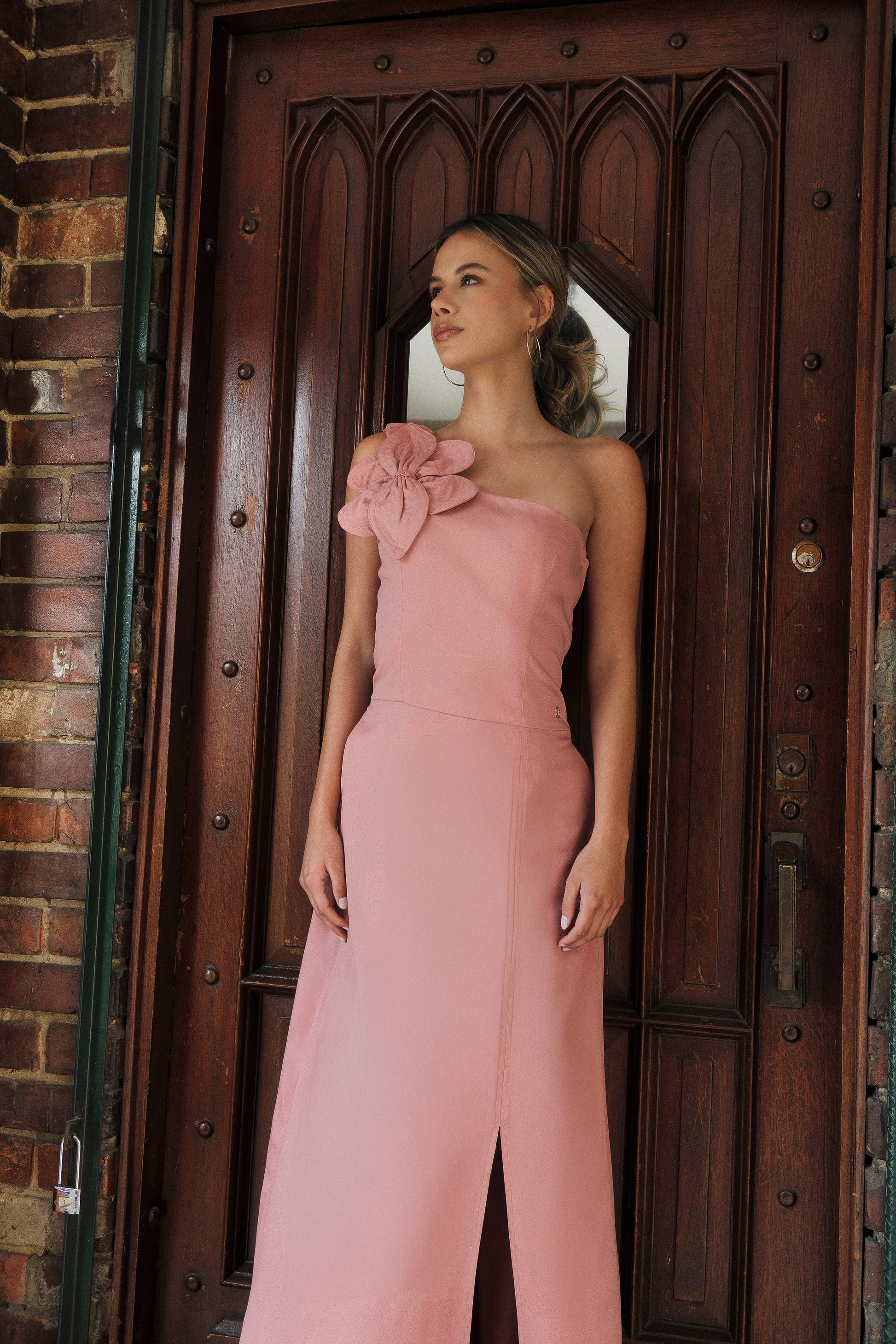 Vestido largo para ocasiones especiales como matrimonios, bautizos, cenas, cumpleaños, reuniones, grados y cotidianidad.  